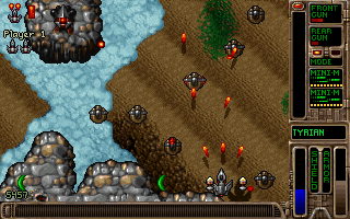 Boss fight against a giant mechanical vessel in Tyrian 2000
